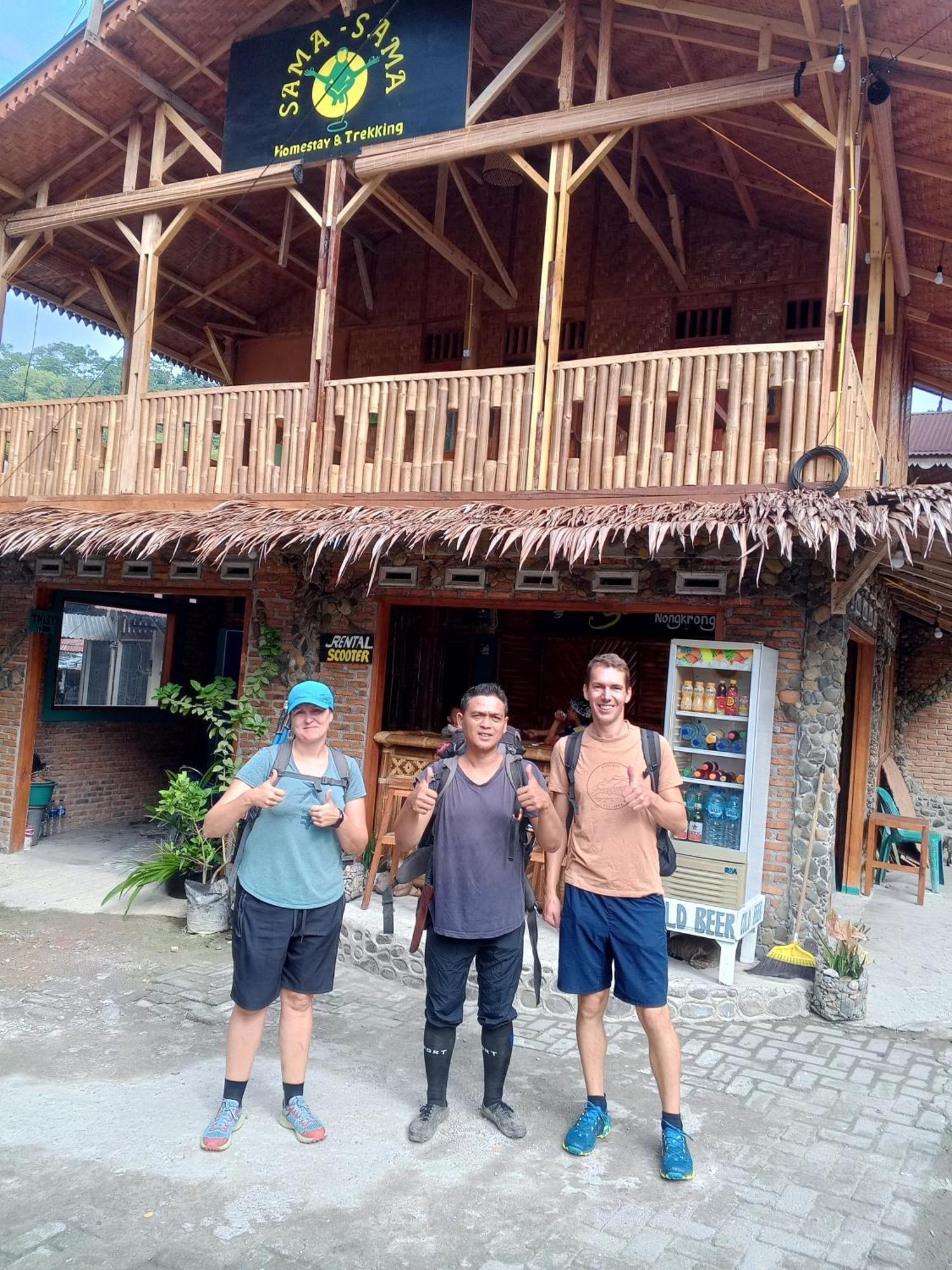 Sama Sama Homestay & Trekking Only Stay Here Book Trekking And Transport With Us Bukit Lawang Eksteriør billede