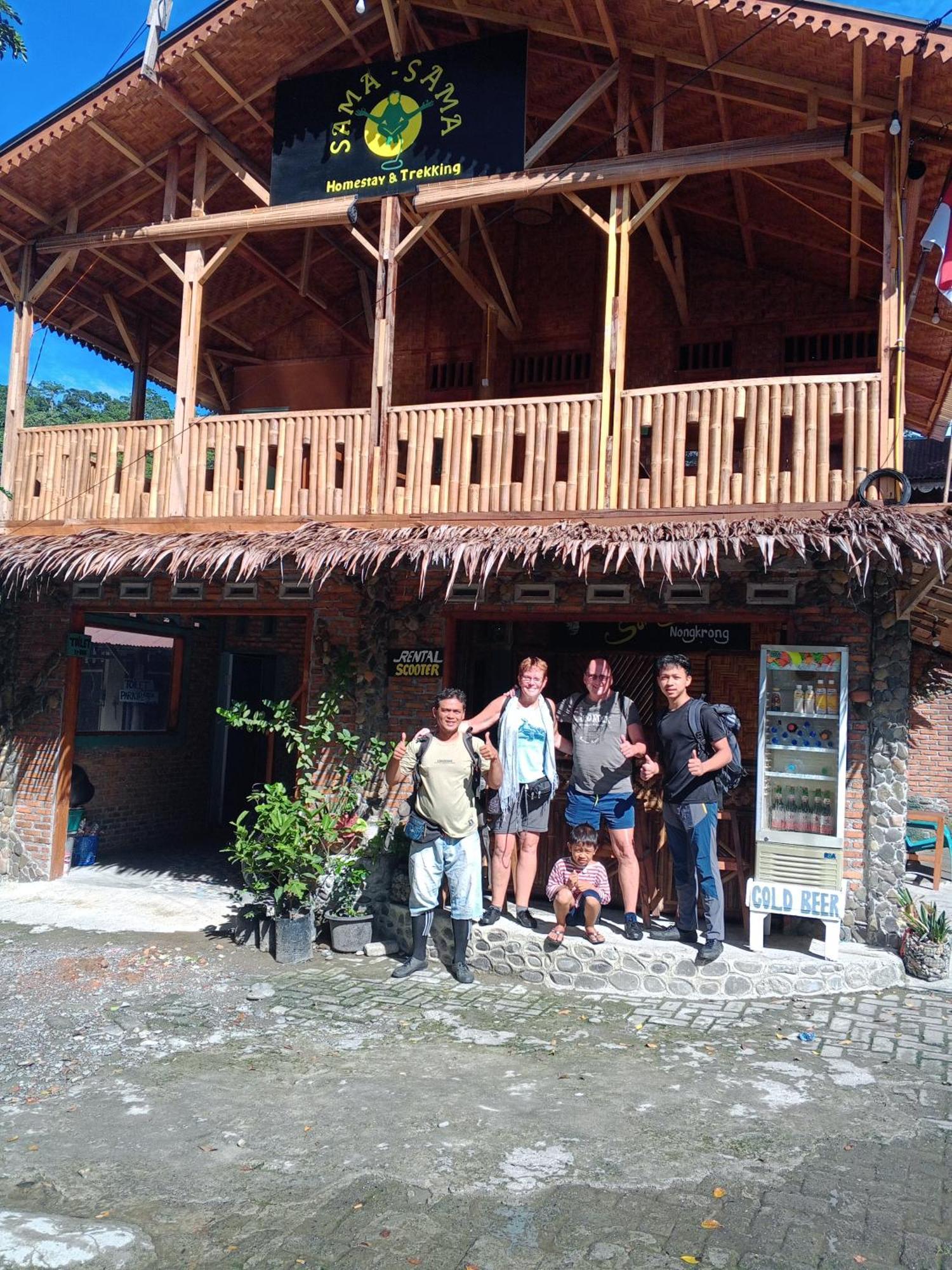 Sama Sama Homestay & Trekking Only Stay Here Book Trekking And Transport With Us Bukit Lawang Eksteriør billede