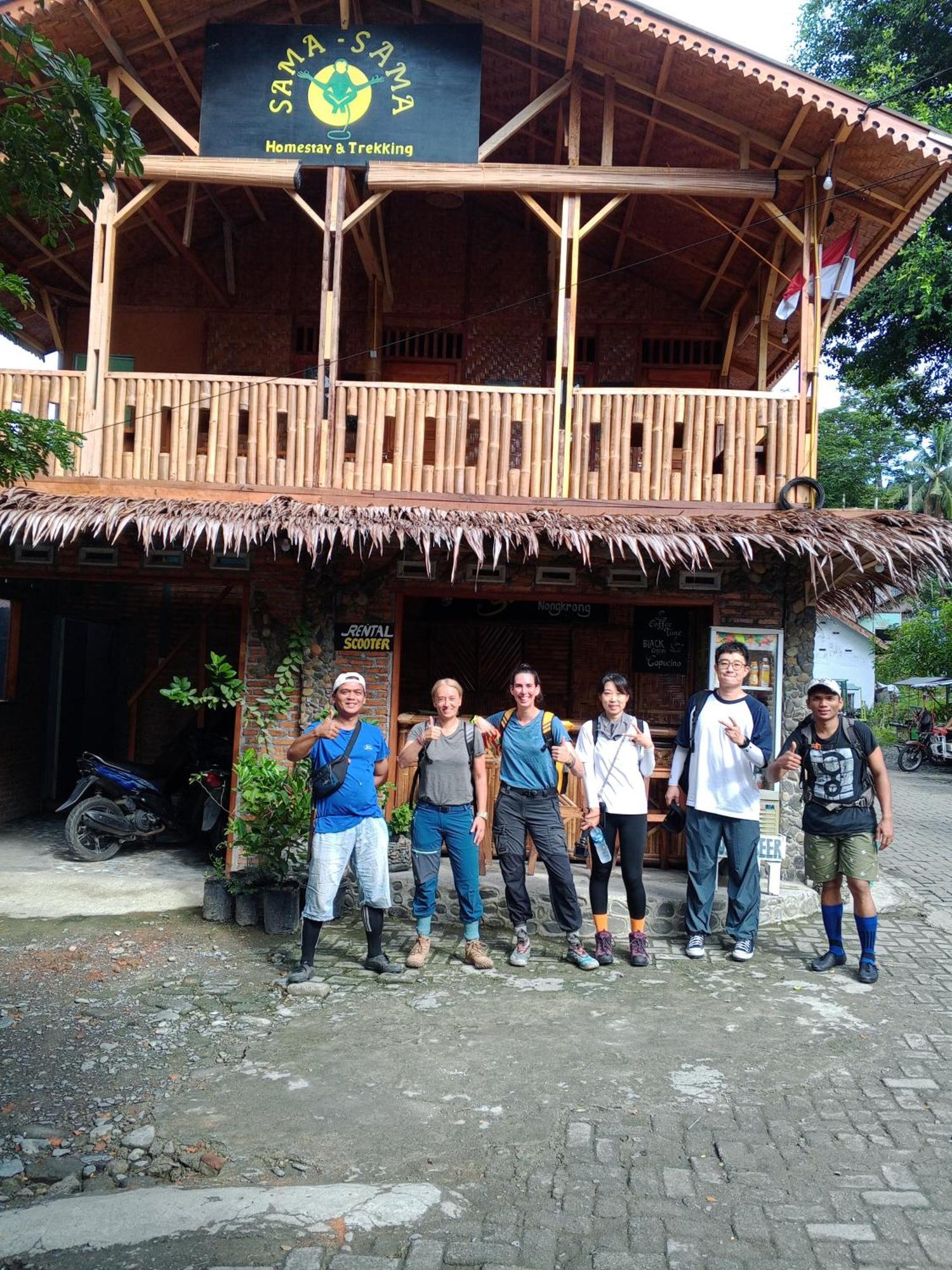 Sama Sama Homestay & Trekking Only Stay Here Book Trekking And Transport With Us Bukit Lawang Eksteriør billede