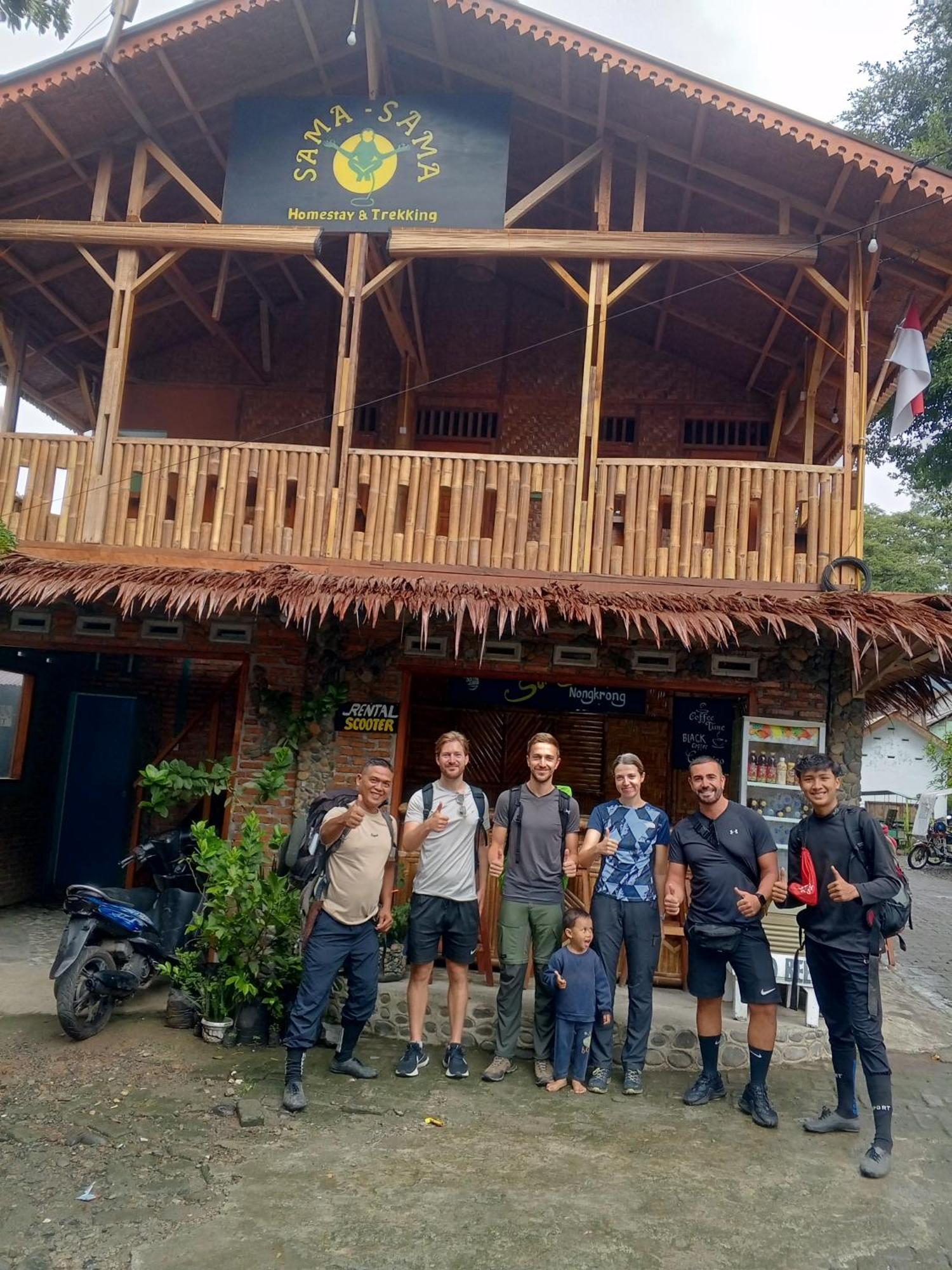 Sama Sama Homestay & Trekking Only Stay Here Book Trekking And Transport With Us Bukit Lawang Eksteriør billede