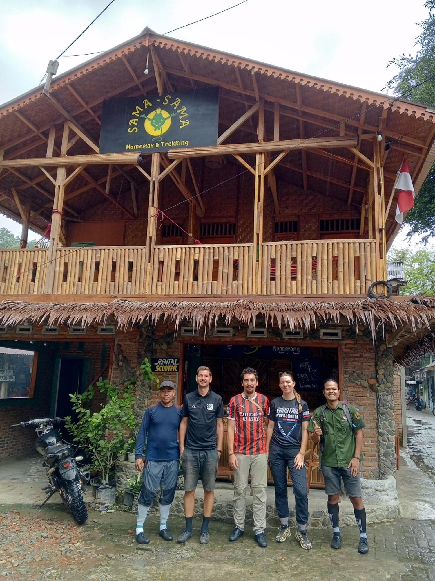 Sama Sama Homestay & Trekking Only Stay Here Book Trekking And Transport With Us Bukit Lawang Eksteriør billede
